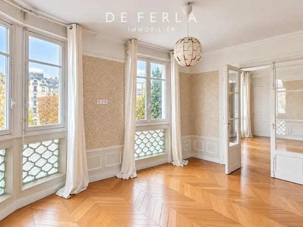 Paris XV - Volontaires - 5 pièces - 114.37m2 + chambre de service
