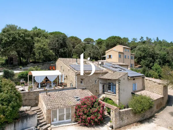 Mas provençal 13 pièces 282 m²