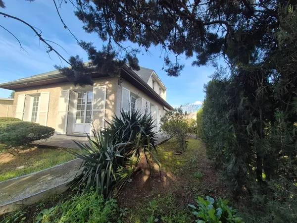 Exclusivité : Maison avec beaux volumes et fort potentiel