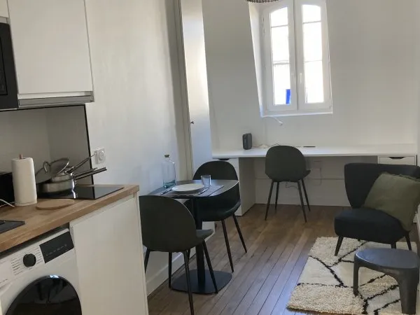 Loue 2 pièces - meublé - refait à neuf Paris 16ème - 21m²