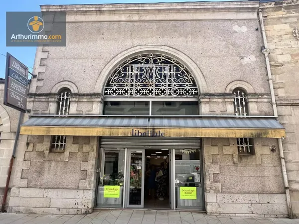Local commercial 3 pièces 450 m²