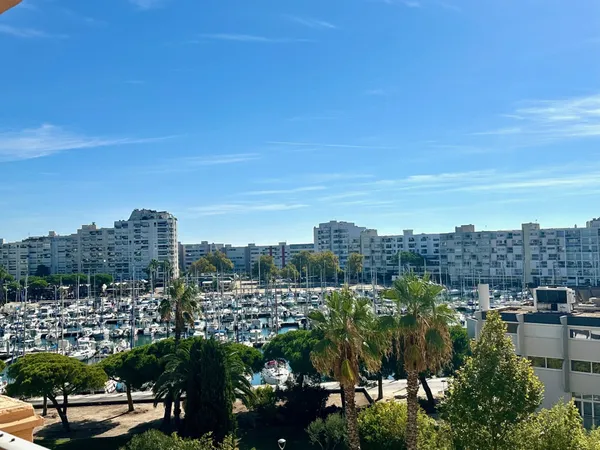 CARNON T3 DE 68 m2 vue sur port et ses bateaux !!!