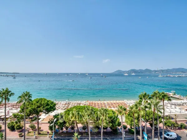 Cannes Croisette  Appartement 130 m², terrasse, vue mer panoram