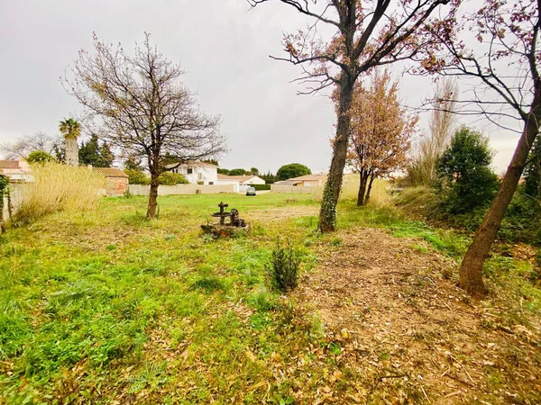 Thuir Hors Lotissement Terrain constructible de 1 844 m2 à voir !