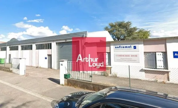 Local d'activité 700 m²
