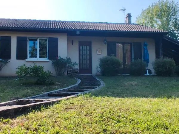 Varces, maison de plein pied avec grand sous-sol et grand terrain arboré