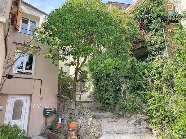 Maison rénovée au coeur de Tourves 90m2, 2chambres, 1 bureau