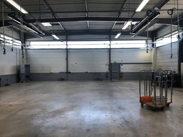 Local d'activité 963 m²