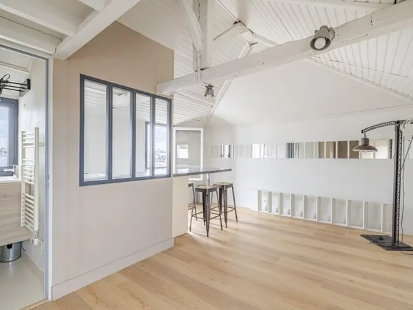 Paris 4è : Saint-Paul : Studio de 21 m² au dernier étage, combles aménagés, vue sur les toits