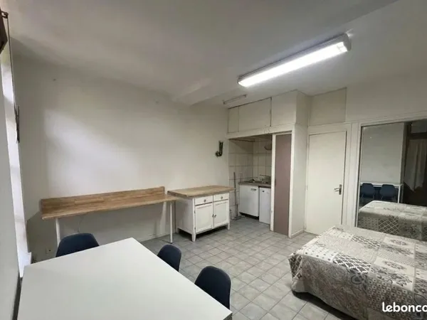 Studio 1 pièce 24 m²