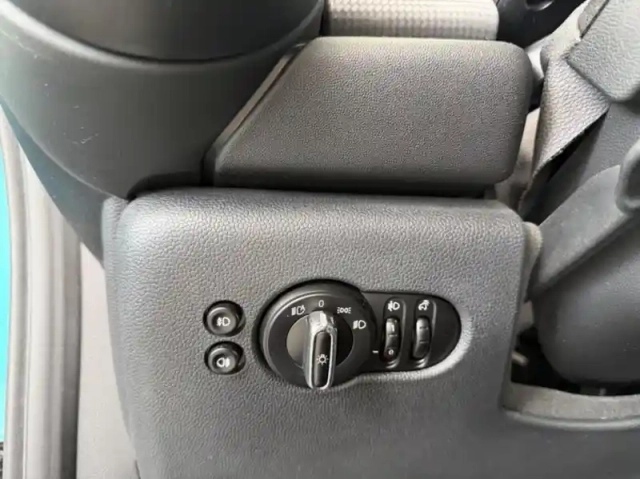 Mini Mini cabrio cooper 136ch chili — photo 12