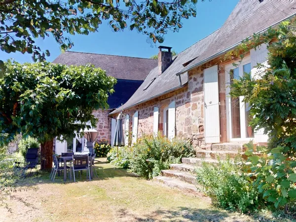 Belle propriété de caractère offrant plus de 21 hectares, aux portes du Périgord Noir, dans un empla
