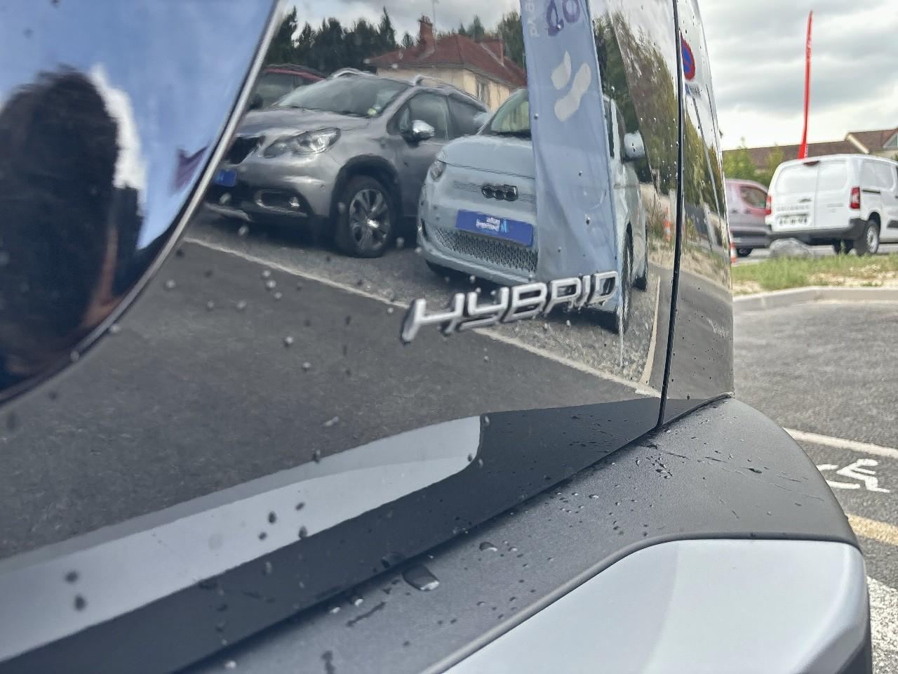 Peugeot 2008 1.2 hybrid 145ch style e-dcs6 — photo 17