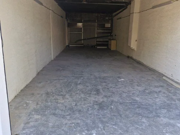 Grand garage / dépôt / stockage