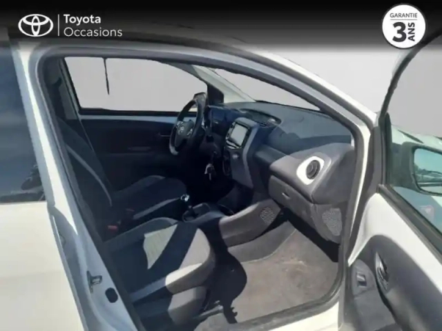 Toyota Aygo 1.0 vvt-i 72ch x-play x-app x-shift 5p mc18 — photo 6
