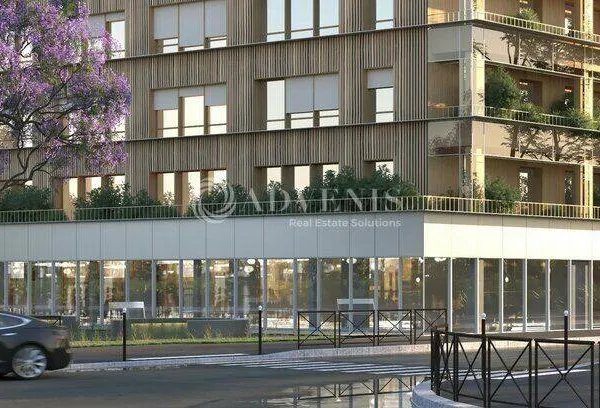 Local commercial 602 m²