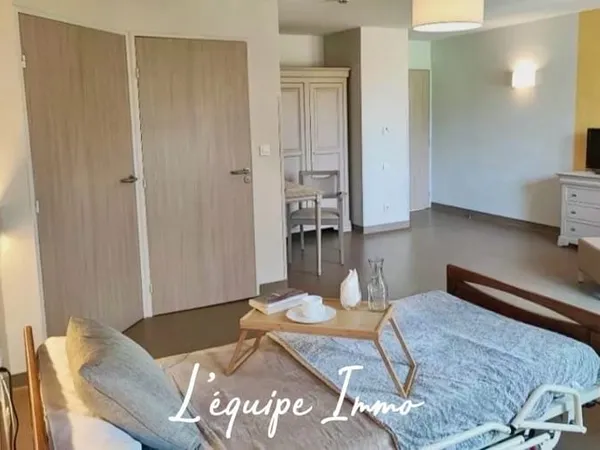 Chambre EHPAD dans résidence EMEIS