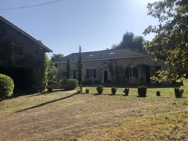 Maison 280 m2 avec parc 12 hectares
