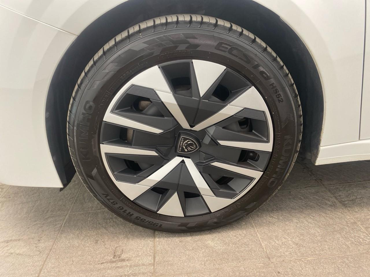 Peugeot 208 puretech 100 s&s bvm6 active — photo 11