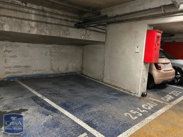 Garage et parking Location Tours 68€