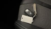 Peugeot 3008 HYBRID 225ch Allure Pack e-EAT8 — photo 16