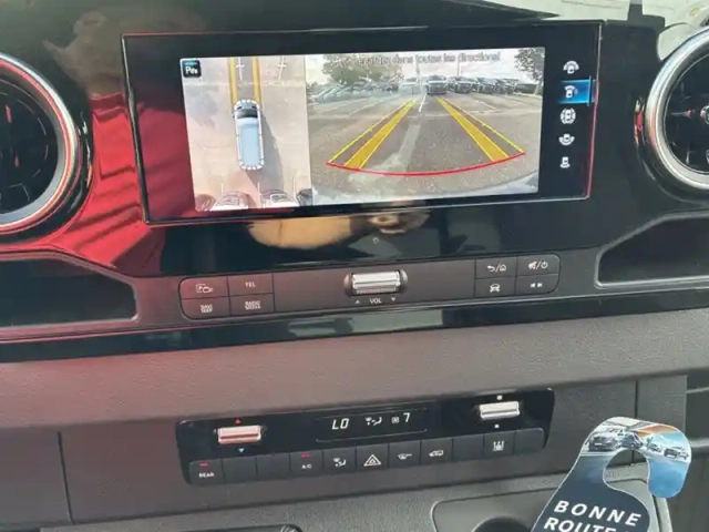 Mercedes Sprinter 319 cdi fourgon 12m3 37 v6 3.0 — photo 7