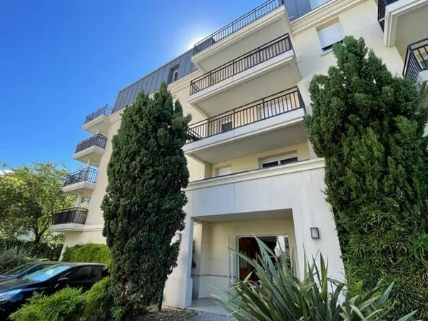 T2 - BORDEAUX CHARTRONS - PARKING BALCON