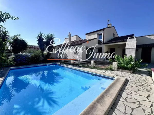Villa 3 faces entièrement rénovée avec piscine