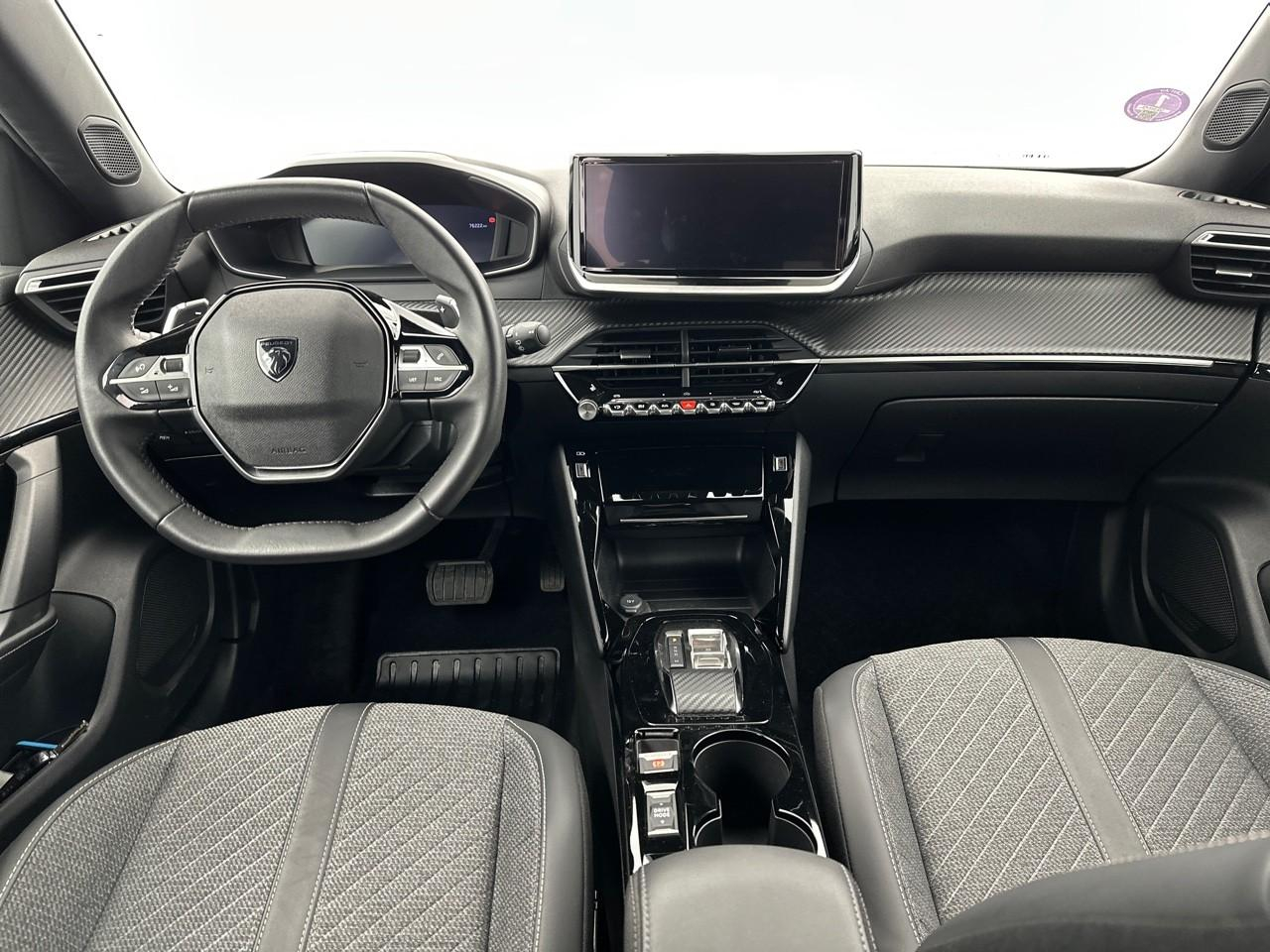 Peugeot 2008 puretech 130 s&s eat8 allure — photo 11