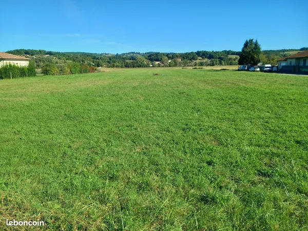Vente magnifique terrain constructible viabilisé 2556 m2