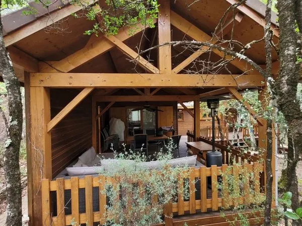 Très Beau CHALET 22 000 E Voir les Conditions Particulières