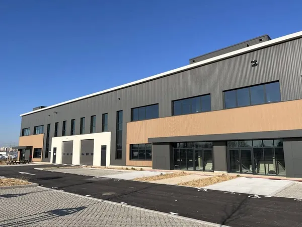 Local d'activité 608 m²