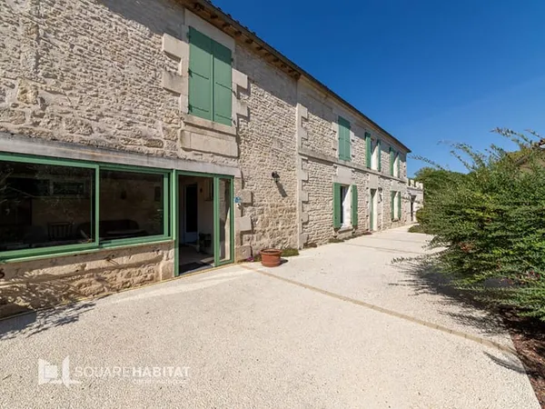 EXCLUSIVITE : Longère Le Mazeau 6 pièces / 3 chambres de 133 m2s sur une parcelle de 1200 m²