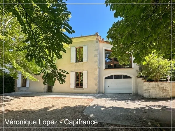Agen, à seulement 6kms, authentique maison en pierre de 203m² avec terrain, garage et cave