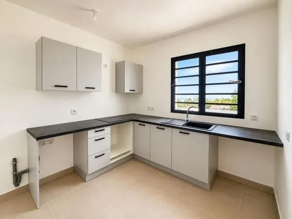 VILLA T4 NEUVE À LOUER À SAINT-PIERRE DE LA RÉUNION