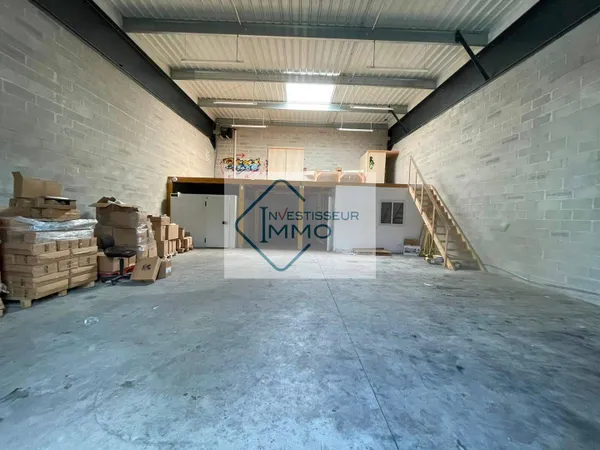 Entrepôt 148 m²