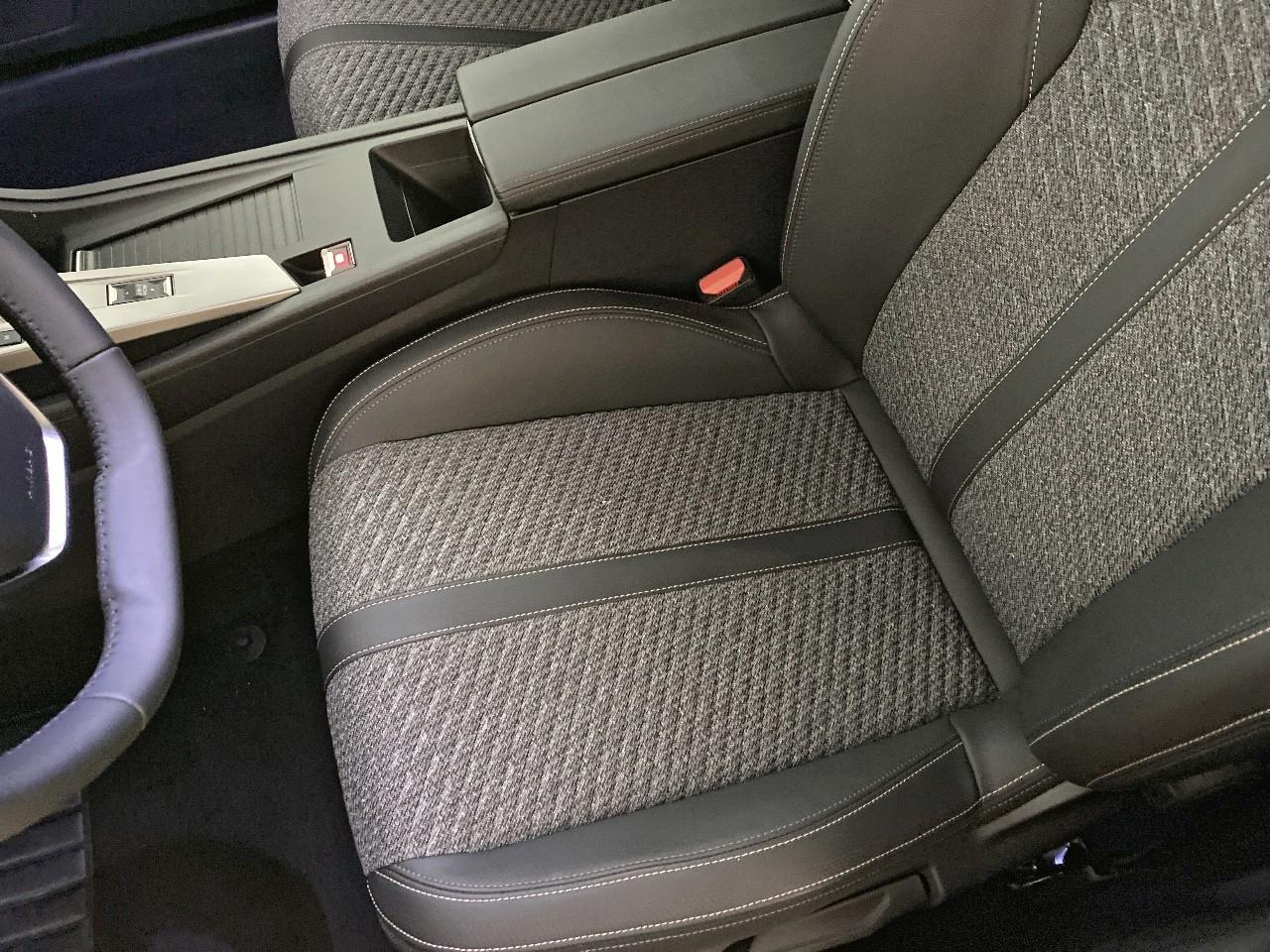 Peugeot 308 hybrid 145 e-dcs6 allure — photo 9