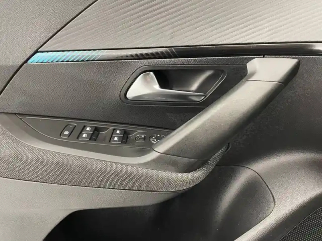 Peugeot 2008 puretech 130 s&amp;s eat8 — photo 28