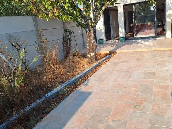 Belle maison neuve meublée-équipée 55m2, 3 pièces avec mezzanine, jardin, terrasse et parking privés