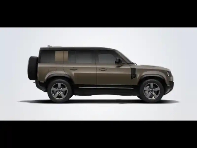 Land Rover Defender 110 2.0 p300e phev x-dynamic se — photo 2