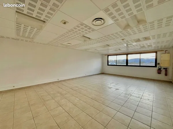 Bureaux 63 m² MOUANS SARTOUX