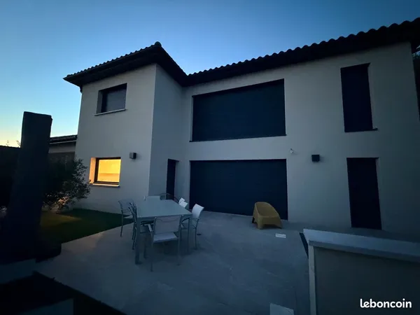 Villa neuve avec piscine