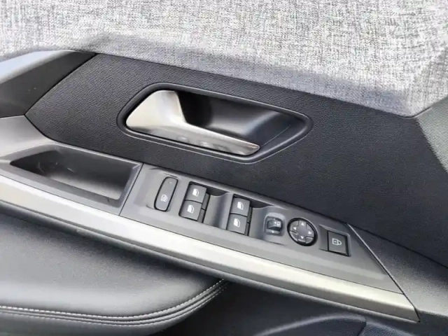 Peugeot 3008 hybrid 145 e-dcs6 — photo 18