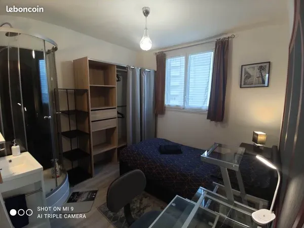 Chambre lumineuse dans colocation au sommet
