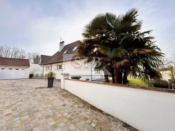 Maison plain-pied avec étage - 7 pièces - 185m²