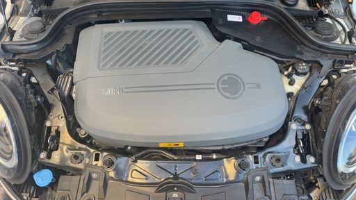 Mini Cooper SE 184 94kWh - Premium Plus – 2023 – 43343 km – Électrique – Boîte Automatique — photo 23