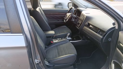 Mitsubishi Outlander 2.0 MIVEC 163 Plug in Hybrid 4WD BVA - Energy Zen – 2017 – 127347 km – Hybride rechargeable – Boîte Automatique — photo 14