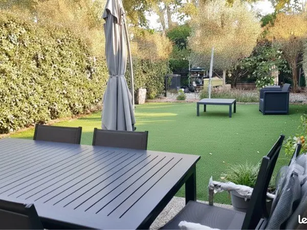 Maison T5 de 101m2 - Terrasse - Jardin - Garage et parking privatif - Proche toutes commodités