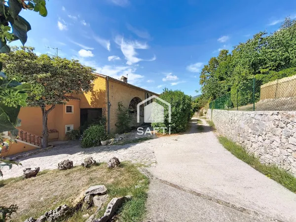 T4+jardin+studette+parking 78m2 +22m(annexes)
