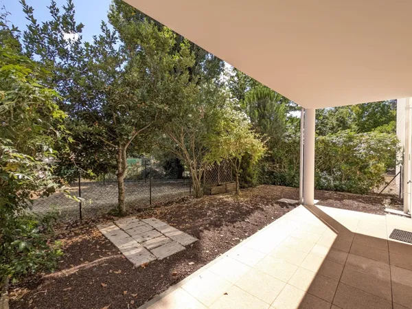 Le Haillan centre ville, T3 avec jardin, parking